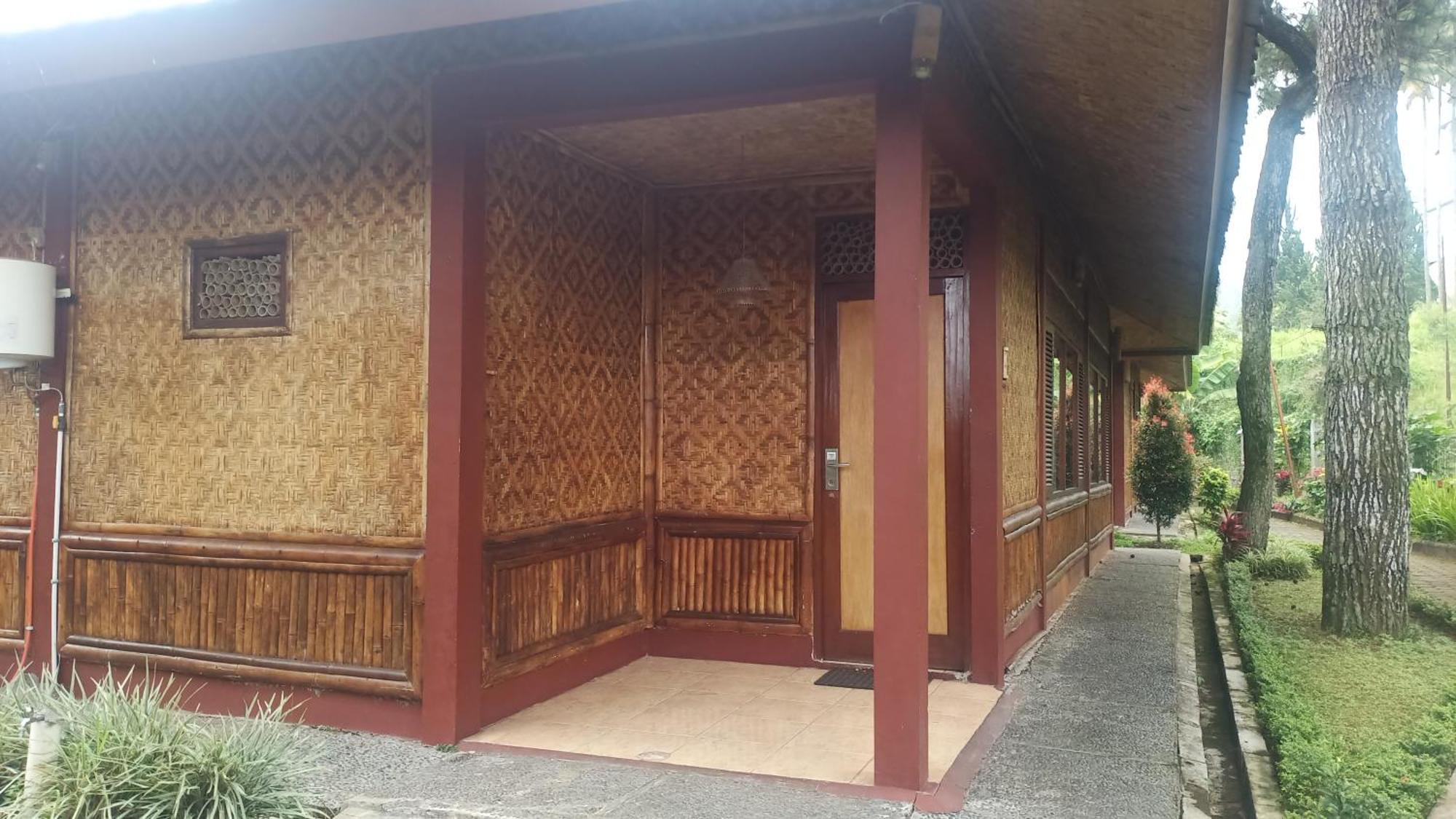 Resort Prima Cisarua Tagalbato Exterior photo